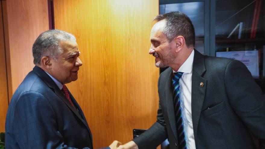 El Alcalde de Móstoles se reúne con el Embajador de la República Dominicana (1)