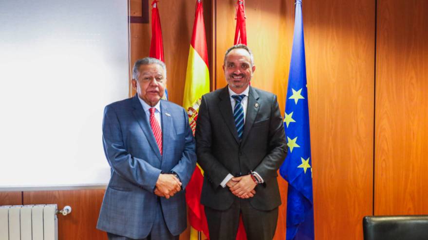El Alcalde de Móstoles se reúne con el Embajador de la República Dominicana (3)