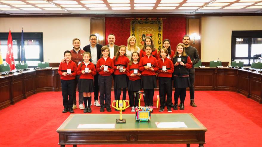Recepción a los alumnos del colegio Villaeuropa que ganaron en la final nacional de la First Lego League (5)