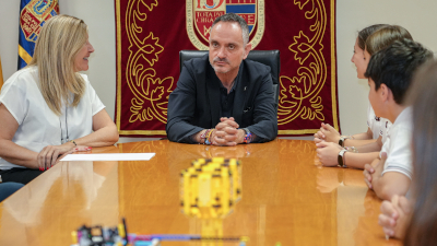 destacada el alcalde recibe al equipo de robótica del Colegio Villaeuropa (2)