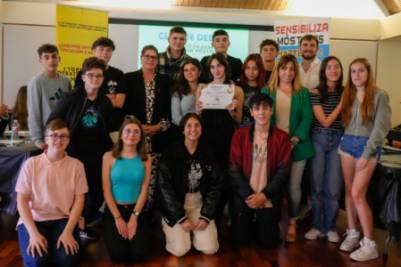 IES Miguel de Cervantes gana el I Torneo de Debate Juvenil de Móstoles (1)