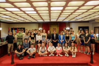 Alumnos franceses de intercambio con el IES Los Rosales visitan el Ayuntamiento de Móstoles (1)