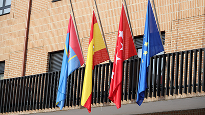 destacada Banderas a media asta en Móstoles copia