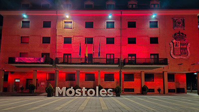 destacada Ayuntamiento iluminado de rojo 2025 copia