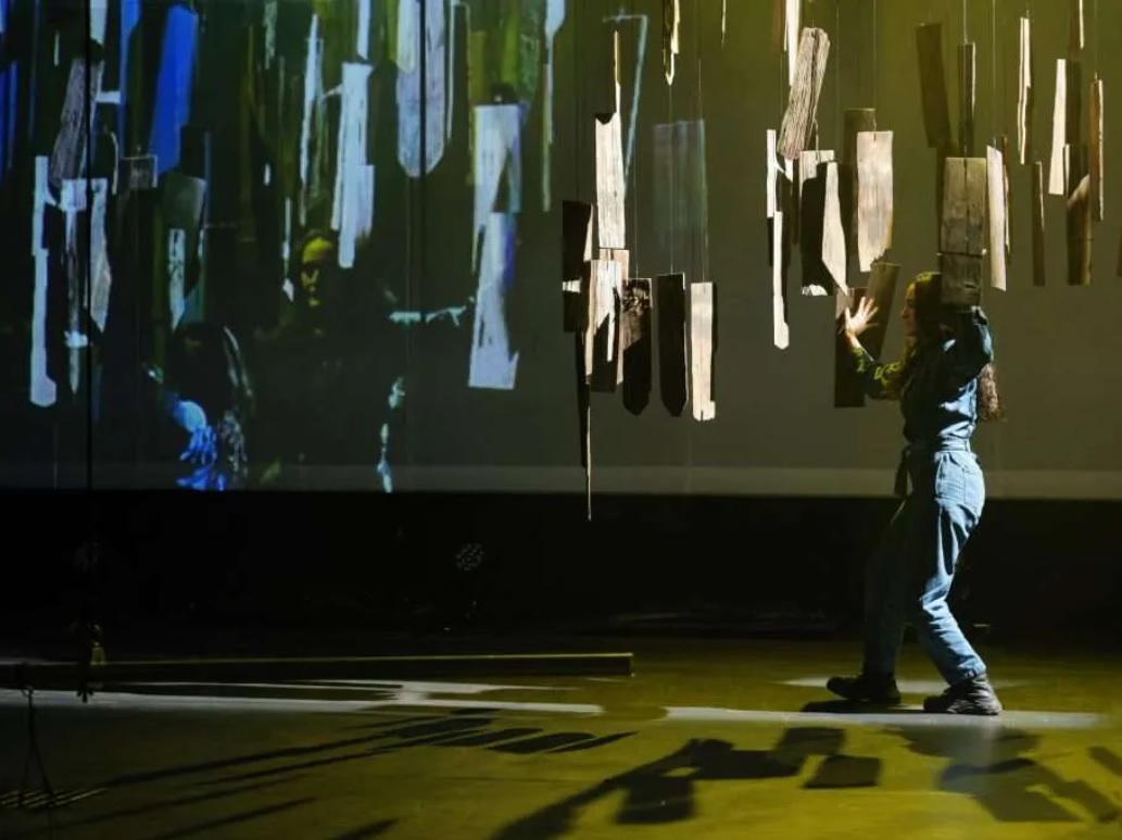 Minga de una casa en ruinas