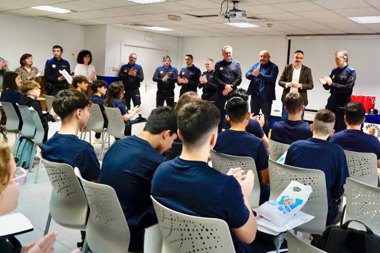 Entrega de diplomas a los 21 alumnos que han participado en el programa 4 ESO + Empresa (3)