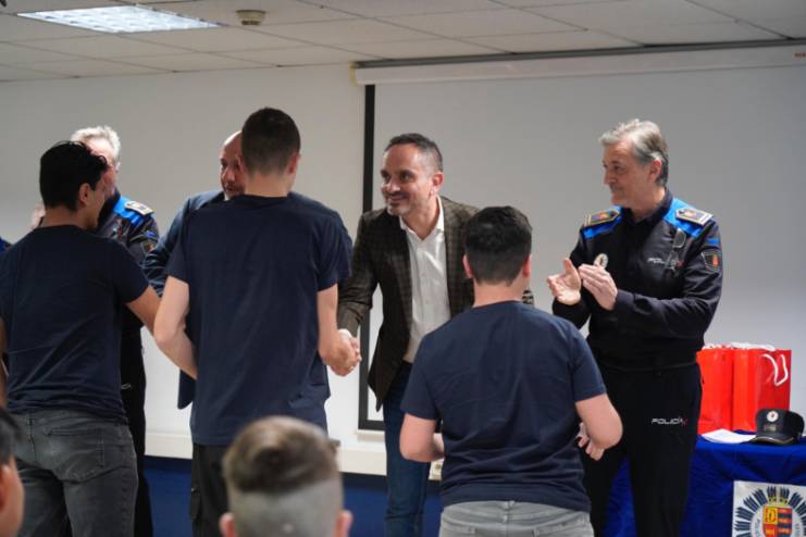 Entrega de diplomas a los 21 alumnos que han participado en el programa 4 ESO + Empresa (4)