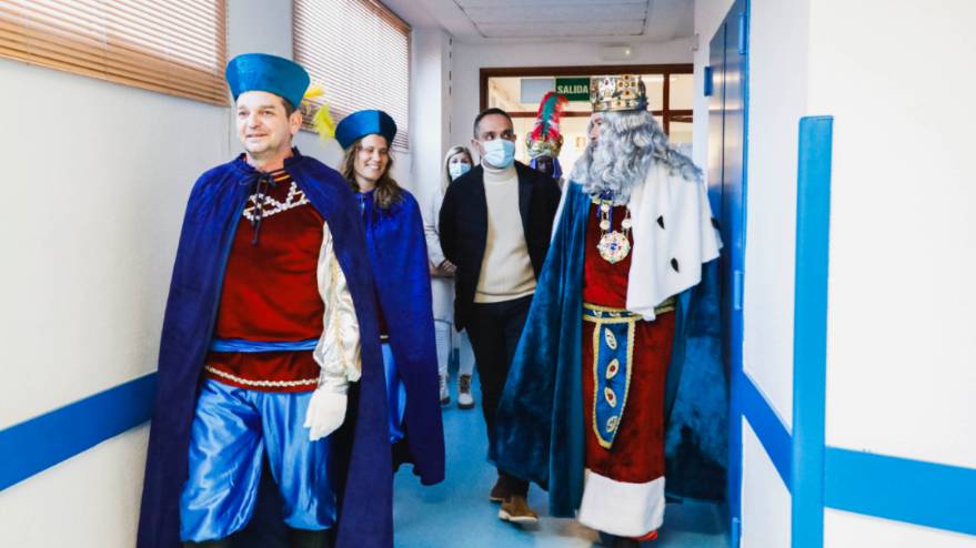 Los Reyes Magos visitan a los niños del comedor social San Simón de Rojas y de los hospitales de Móstoles (4)