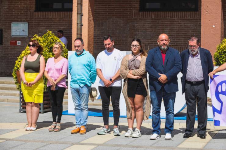 Móstoles guarda un minuto de silencio en apoyo a las familias de las cinco víctimas de violencia de género asesinadas este fin de semana (3)