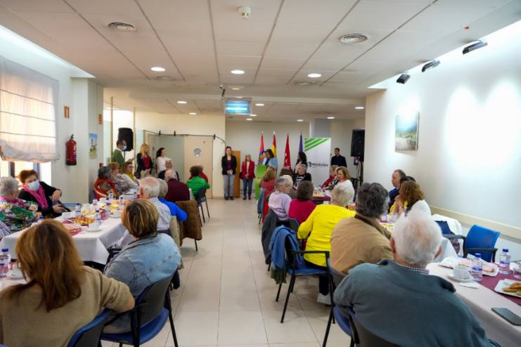 Móstoles reconoce la labor de voluntarios de los centros de mayores (2)