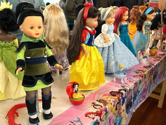 Muñecas Nancy recaudan en Móstoles cerca de 2.700 euros para luchar contra el cáncer infantil (4)