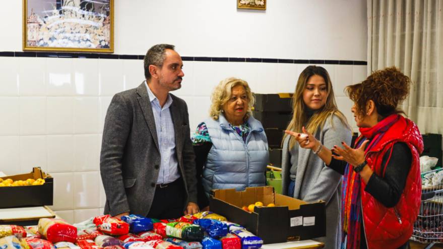 Entrega Comedor Social San Simón de Rojas alimentos no perecederos recogidos en el Pasaje del Terror Solidario (2)