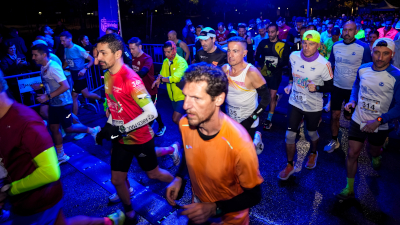 destacada Un total de 580 corredores llenan las calles en la II Media Maratón Nocturna (5)