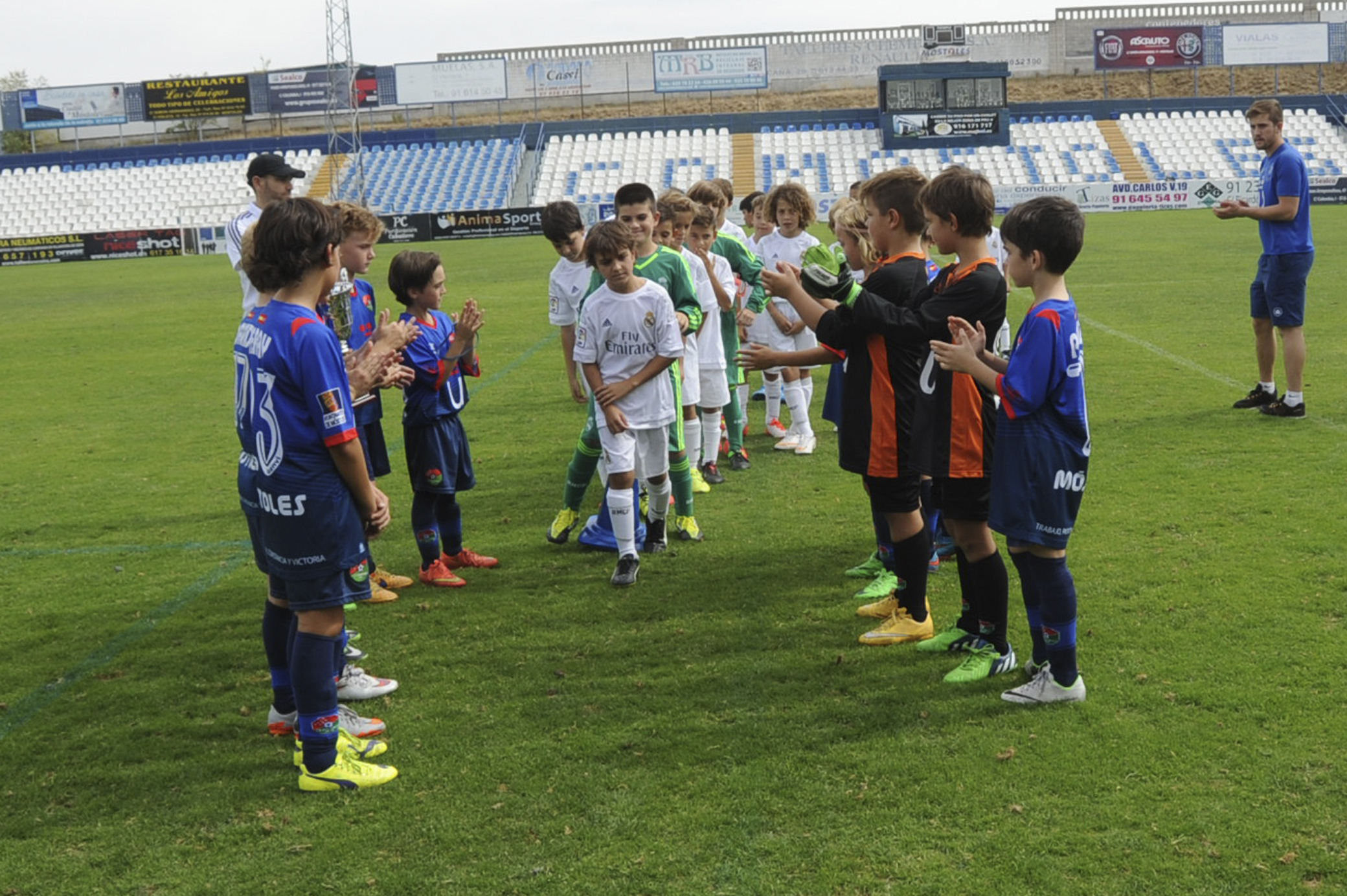 Entrega trofeos Futbol Base 6