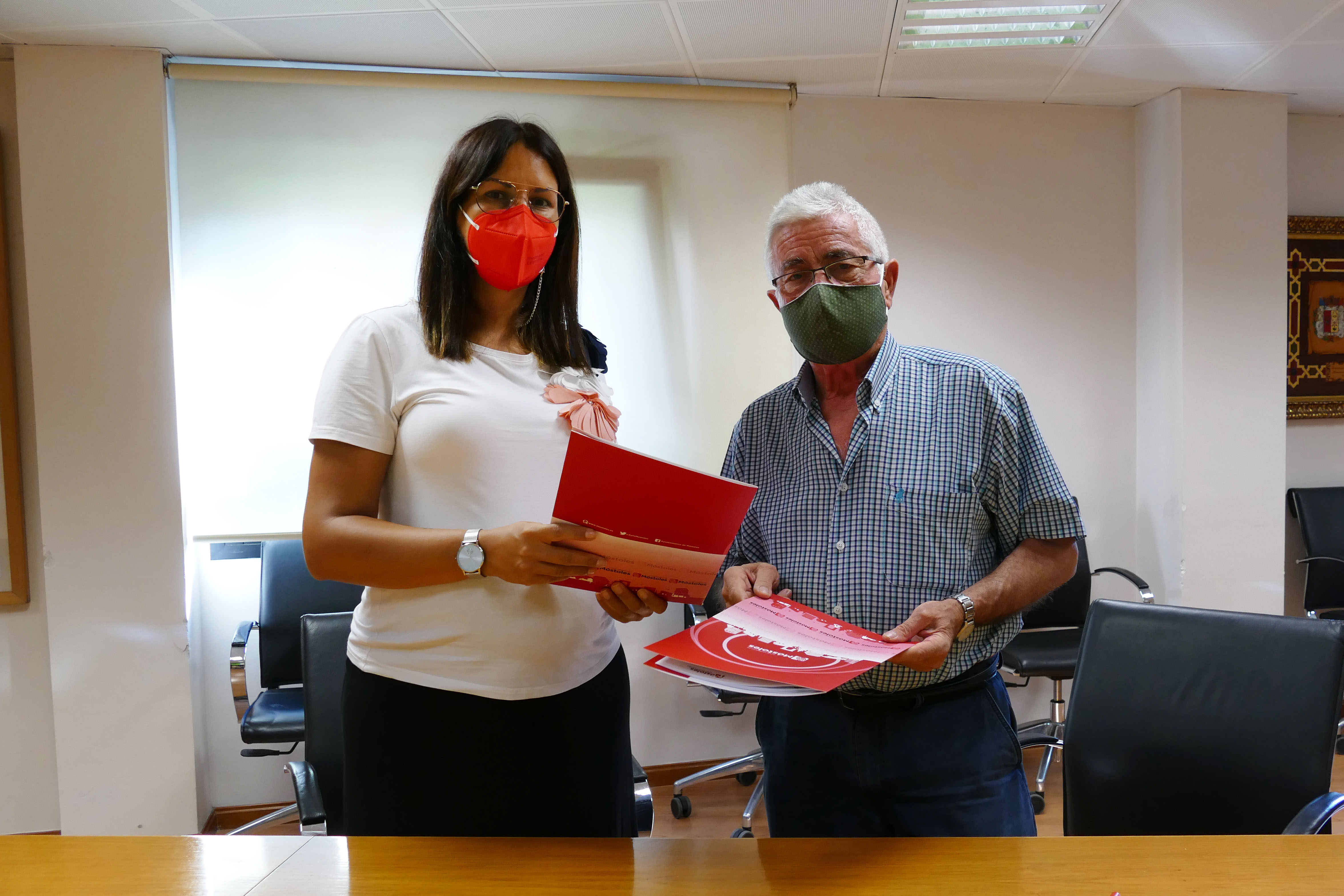 Firma convenio con Comercios ReunidosP