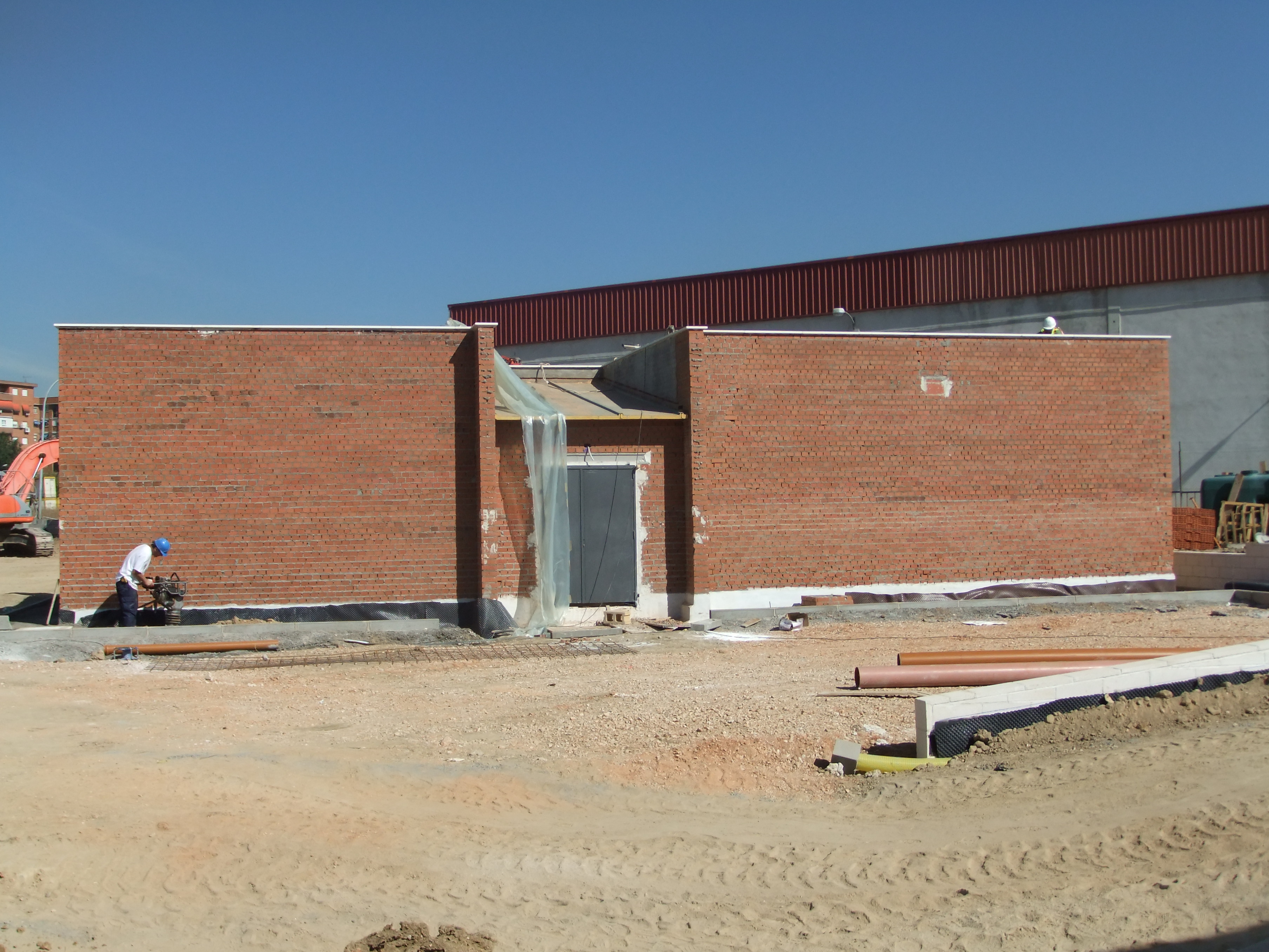 18 - EDIFICIO DE AULAS CERRADO