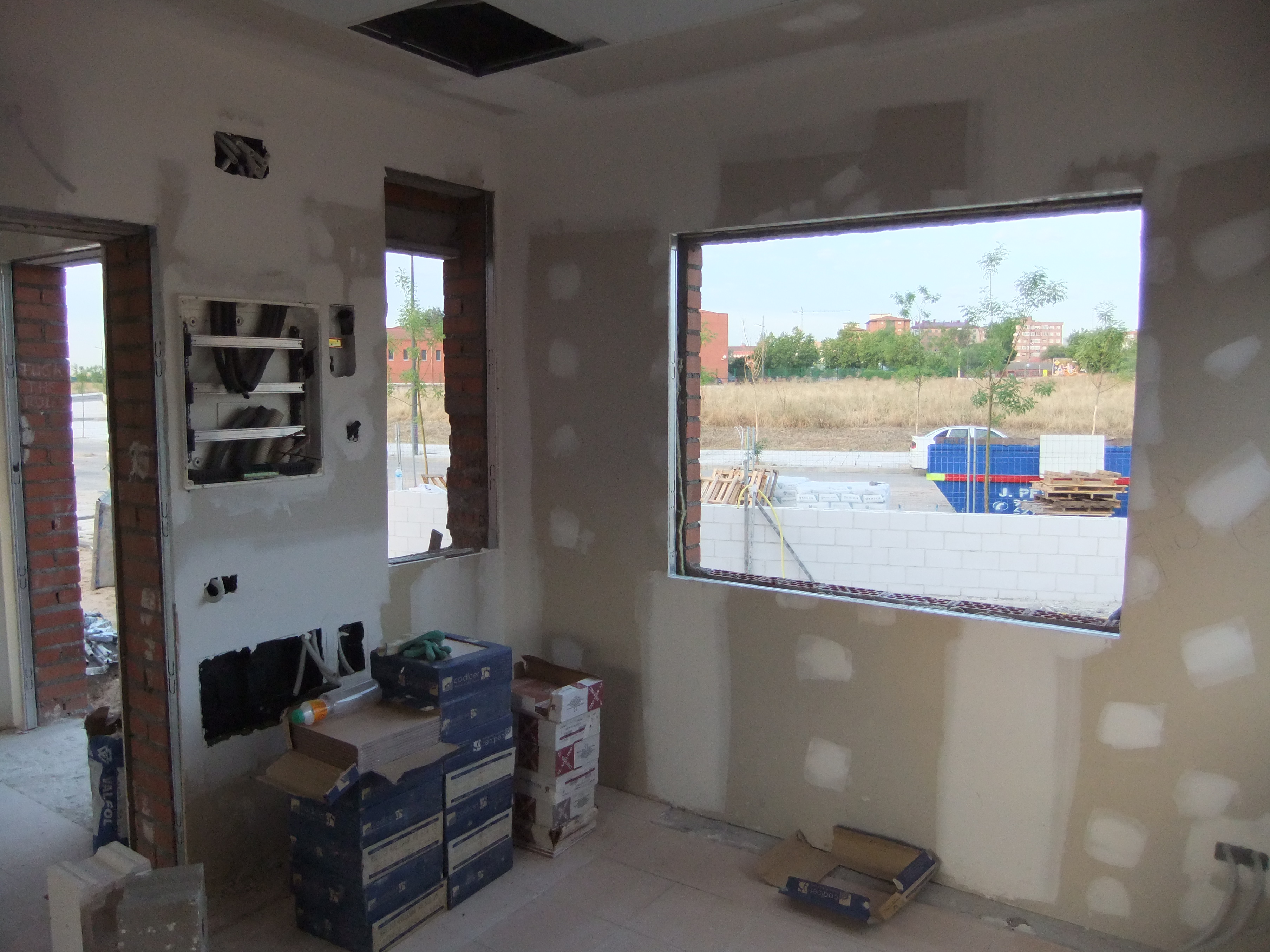 23 - INTERIOR CONTROL