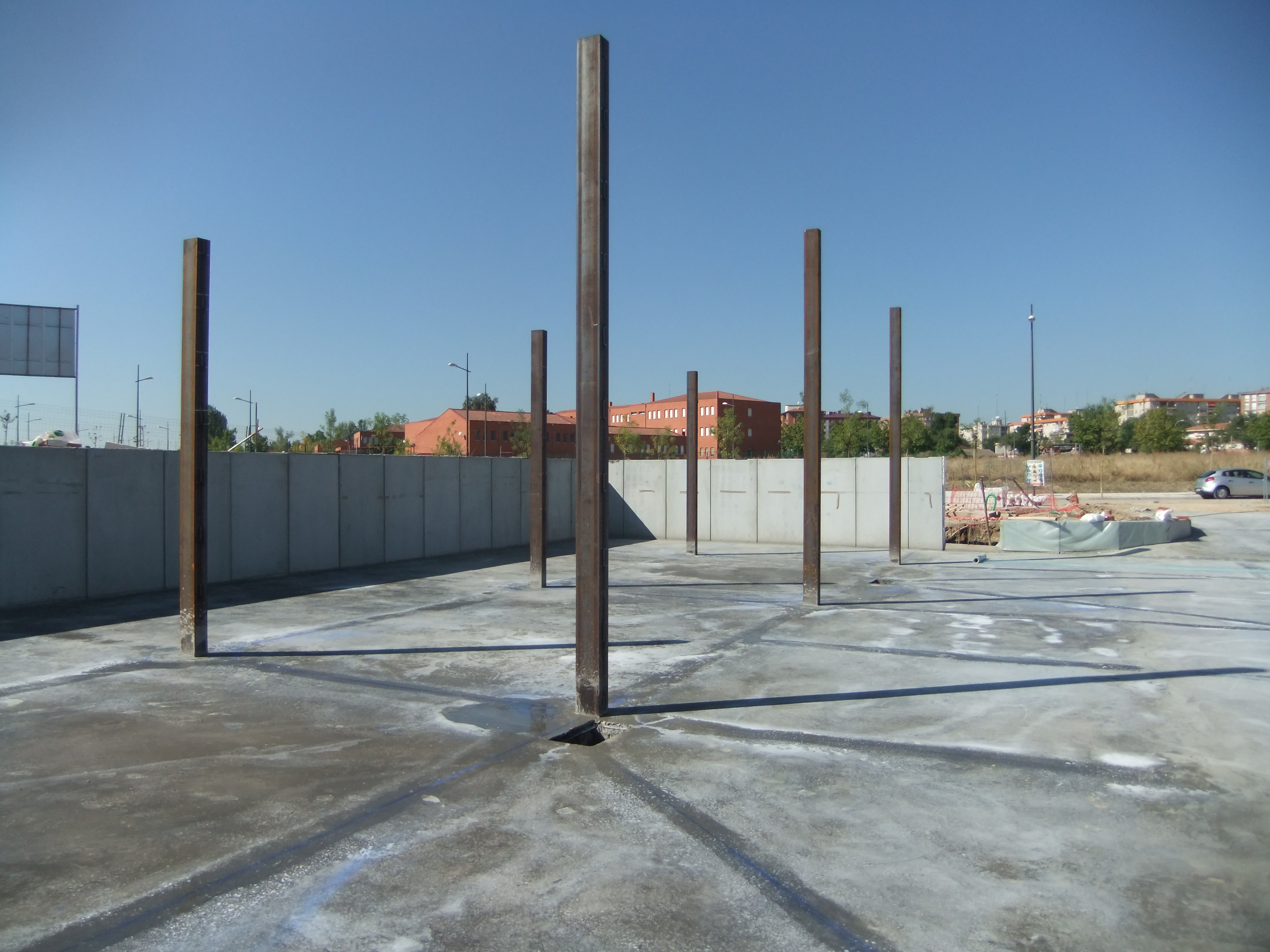 26 - PILRES CUBIERTA DE PARKING