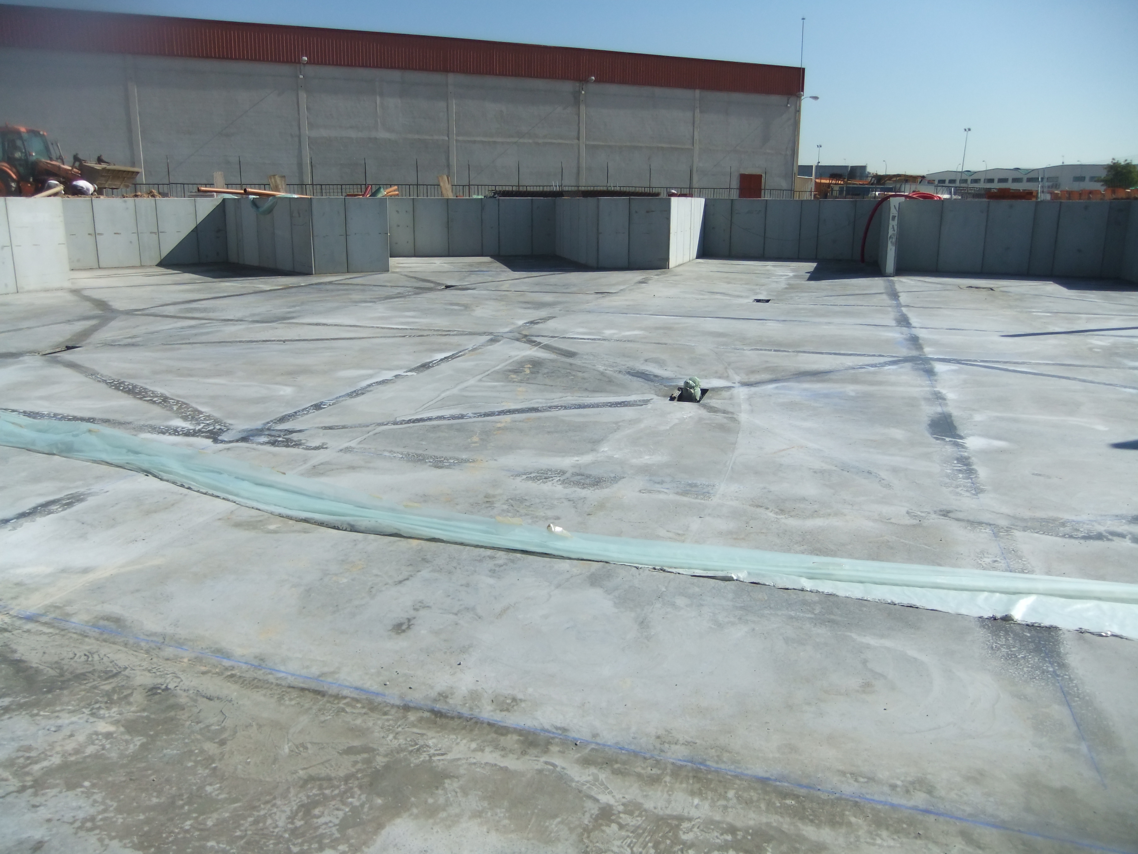 28 - SOLERA ZONA DE MANIOBRAS