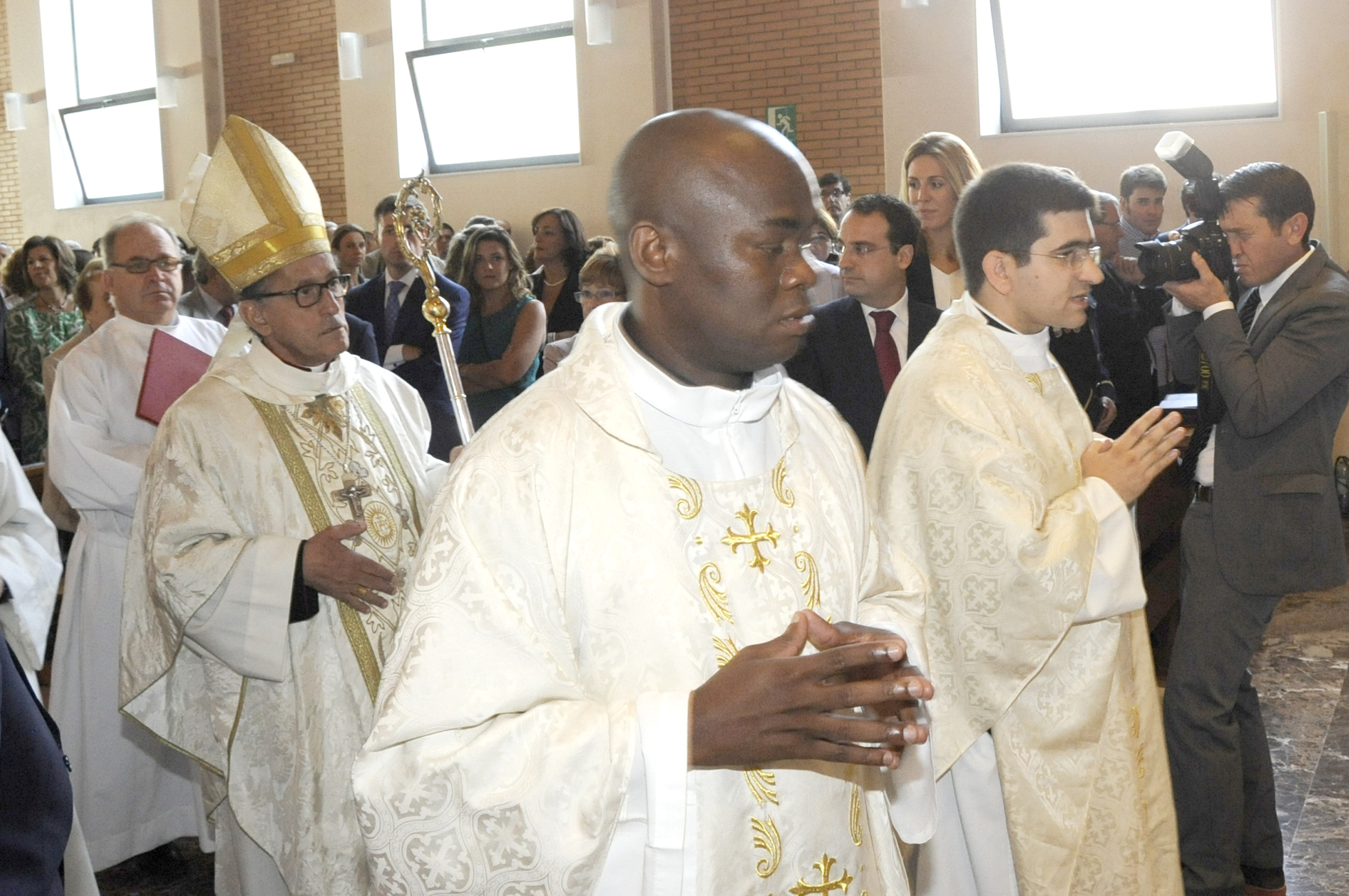 INAUGURACIÓN IGLESIA LOS ROSALES 11