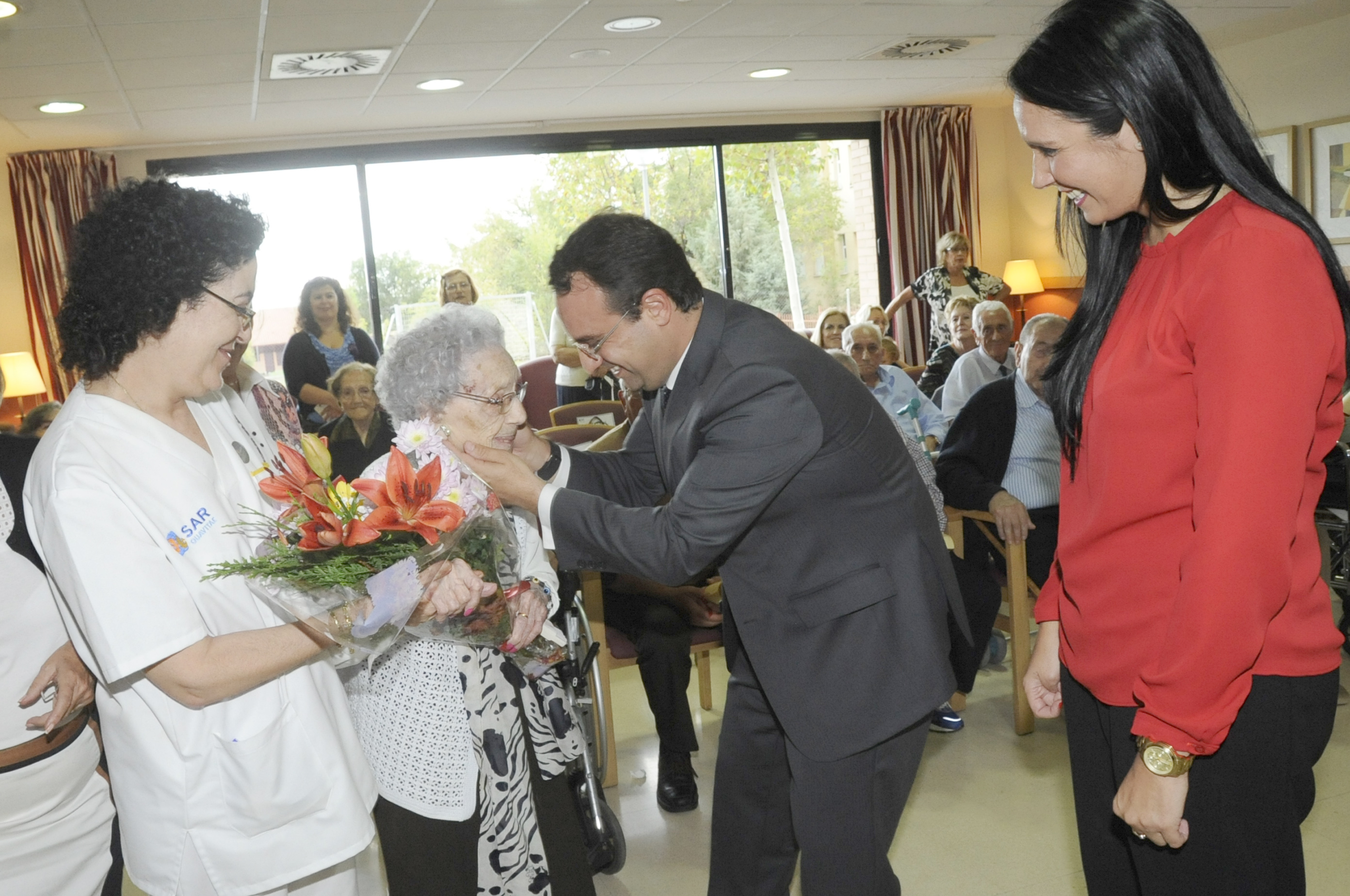 Alcalde visita SAR 6