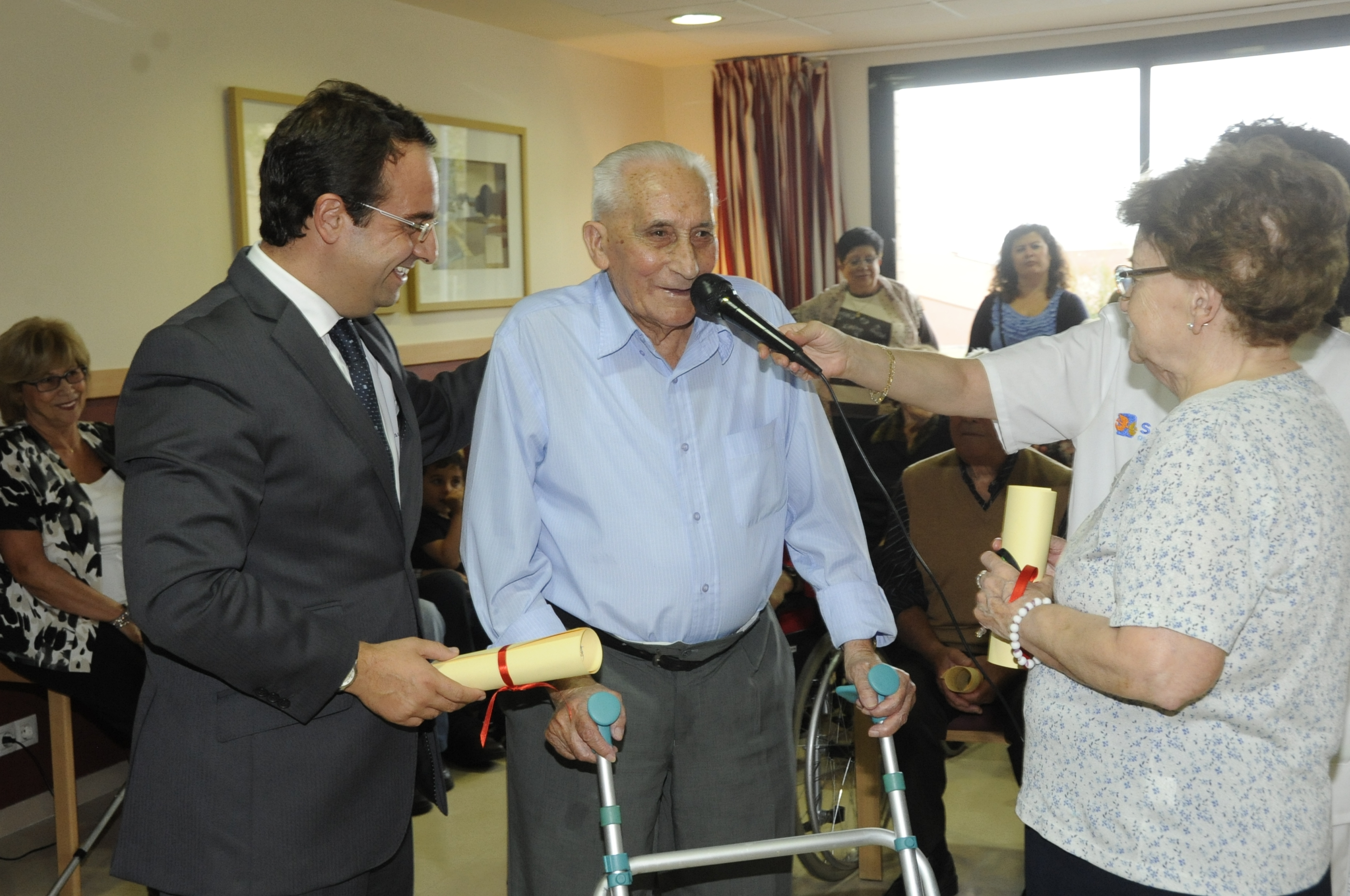 Alcalde visita SAR 8