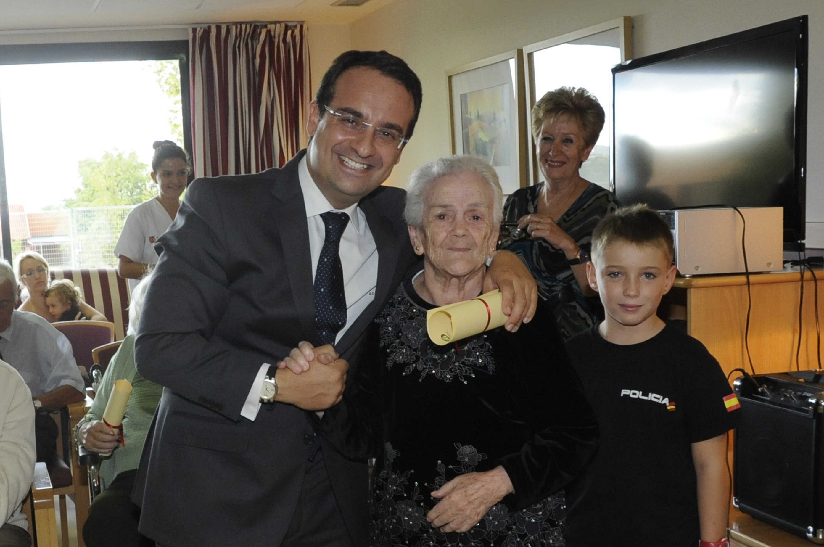 Alcalde visita SAR 10