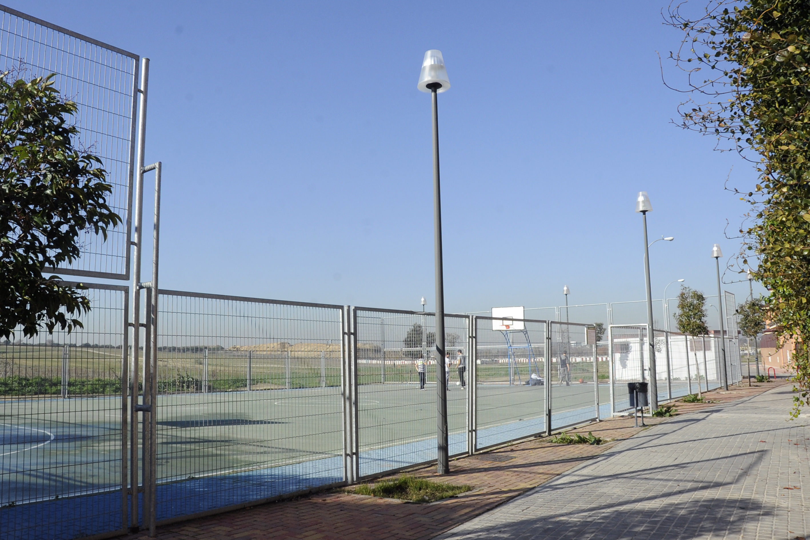 Pistas deportivas Calle Julio Verne 4