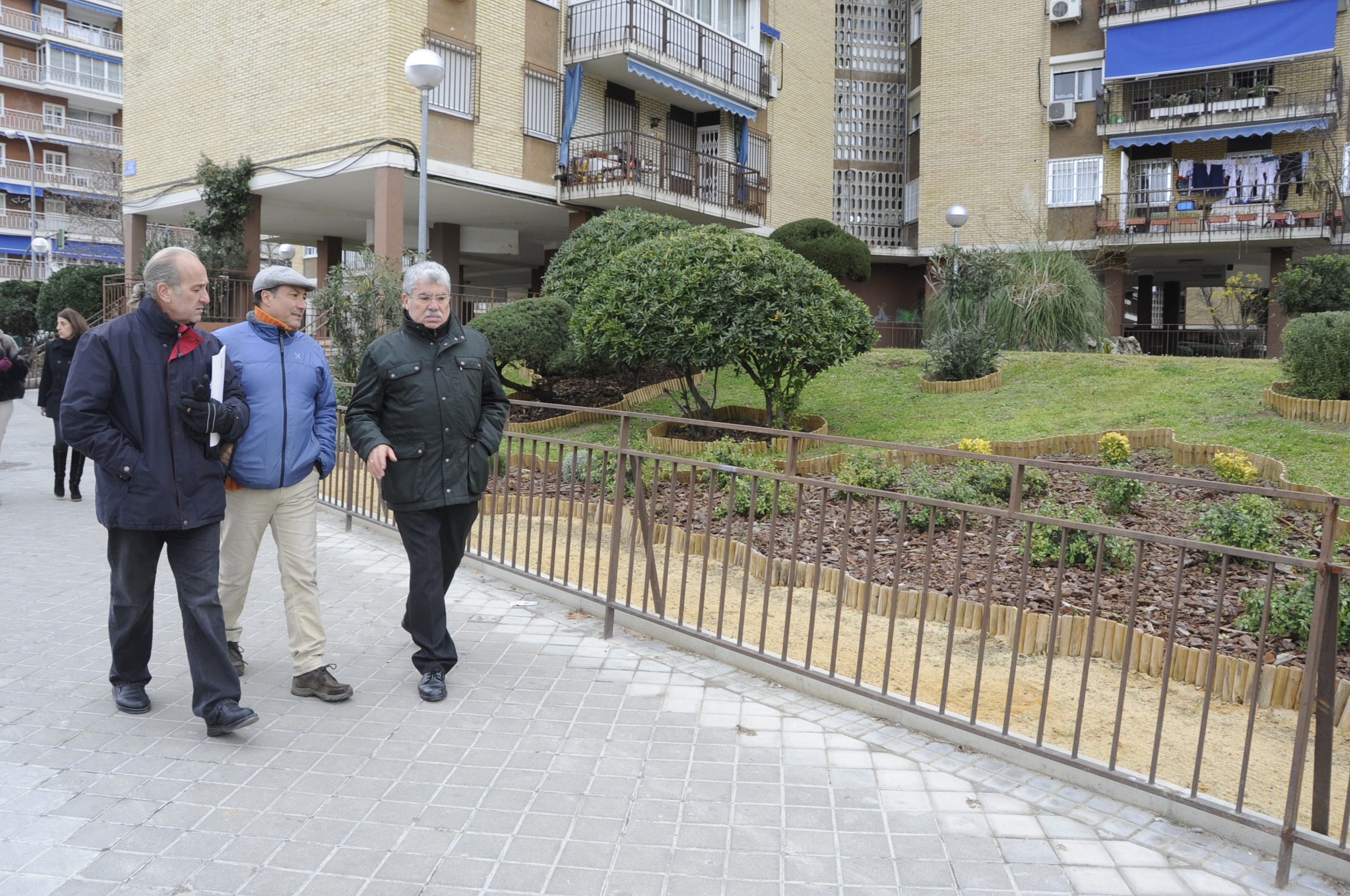 Jardines interbloques calle Magallanes 1