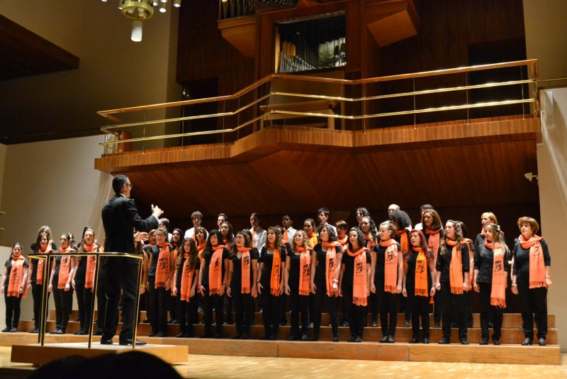 Foto del coro del IES Rayuela en final certamen