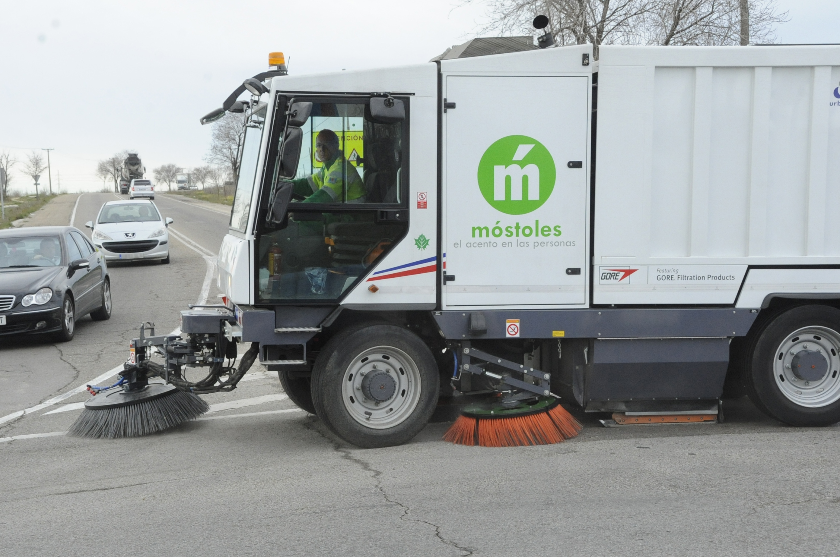 EQUIPOS POLIVALENTES DE LIMPIEZA 2