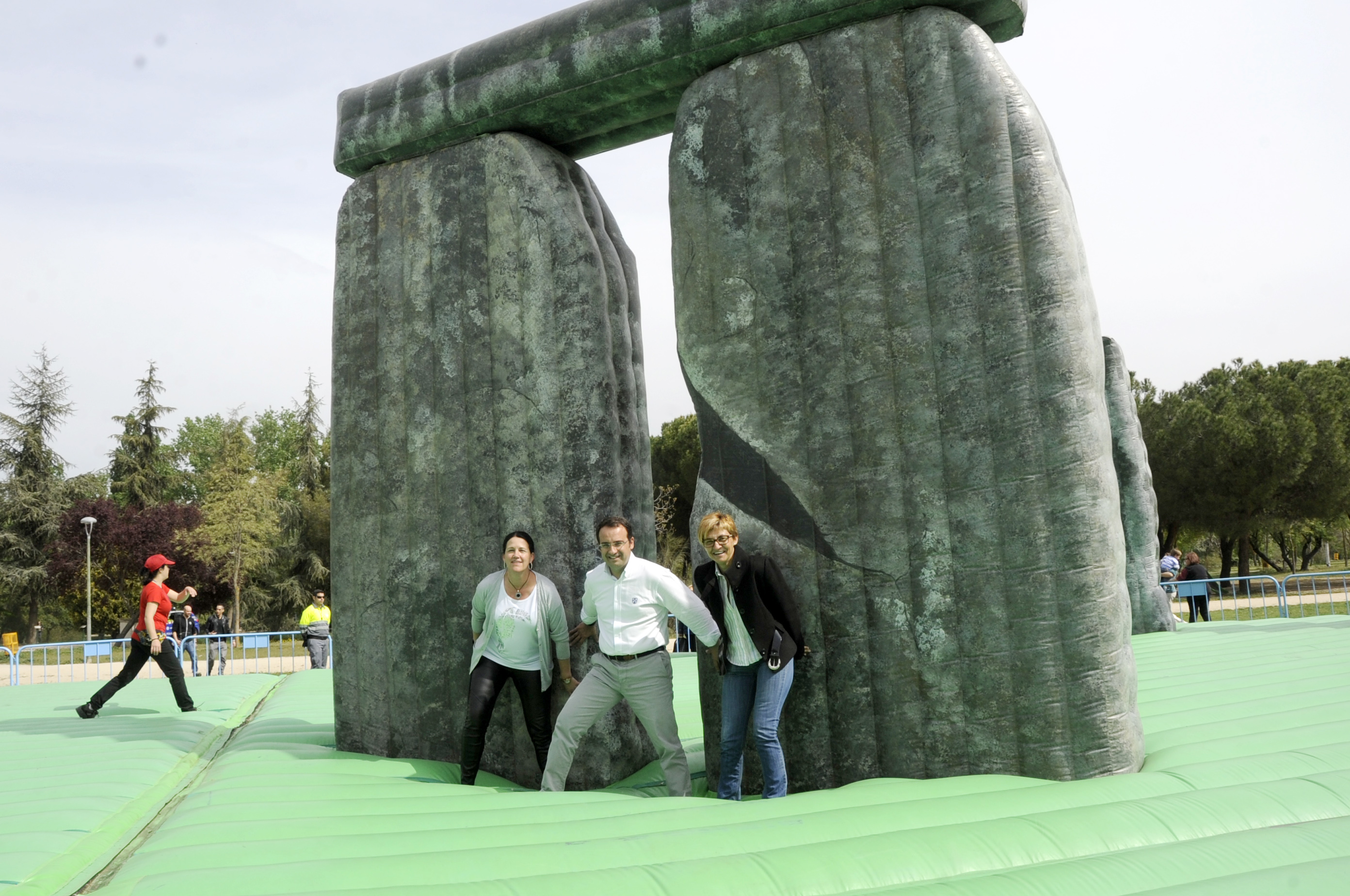 APERTURA HINCHABLE stonehenge 8