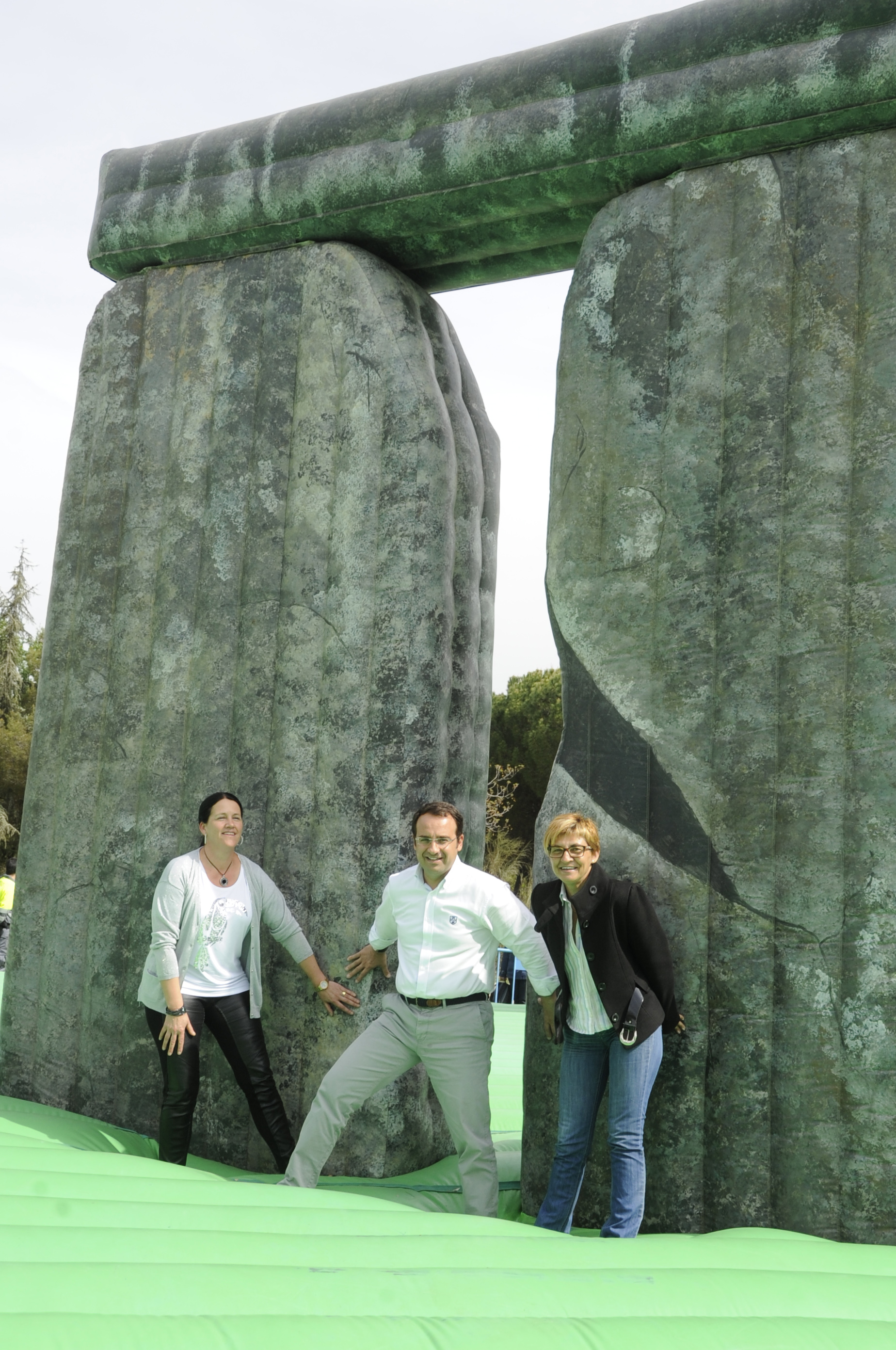 APERTURA HINCHABLE stonehenge 9