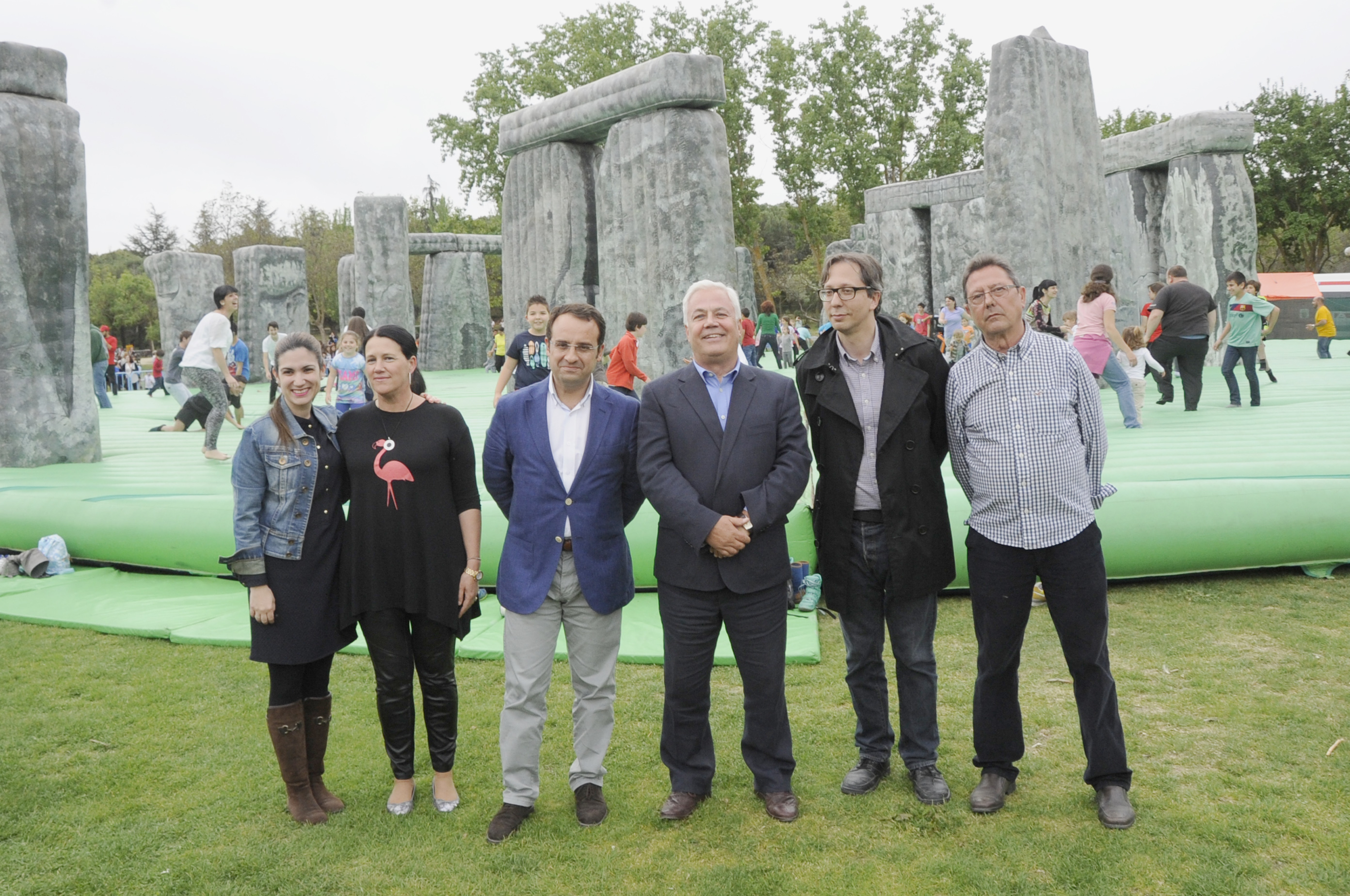 Mostoleños disfrutan con hinchable 8