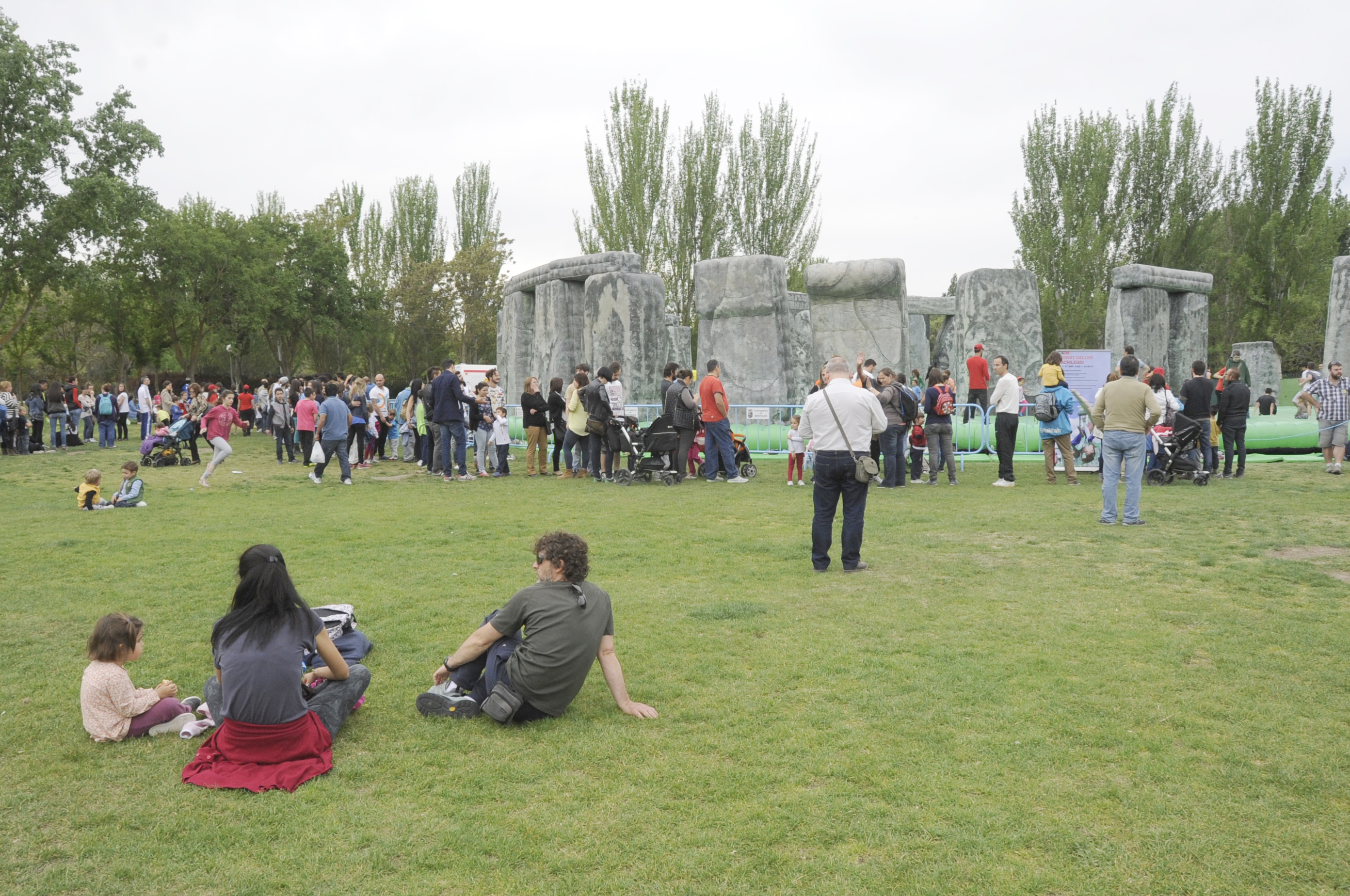 Mostoleños disfrutan con hinchable 9