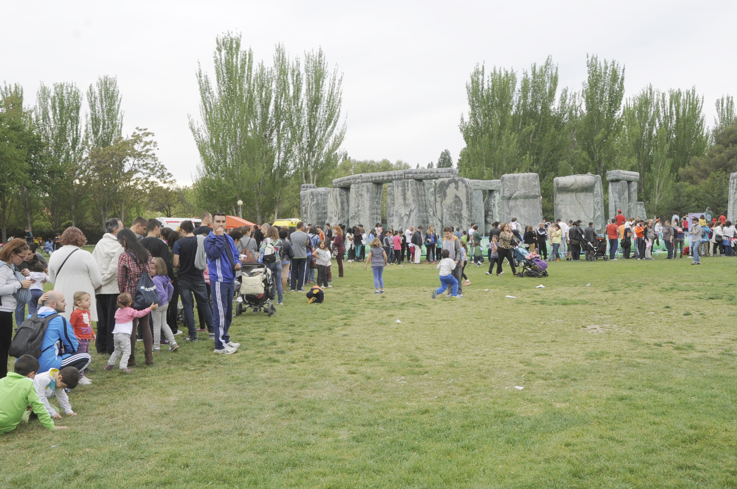 Mostoleños disfrutan con hinchable 10