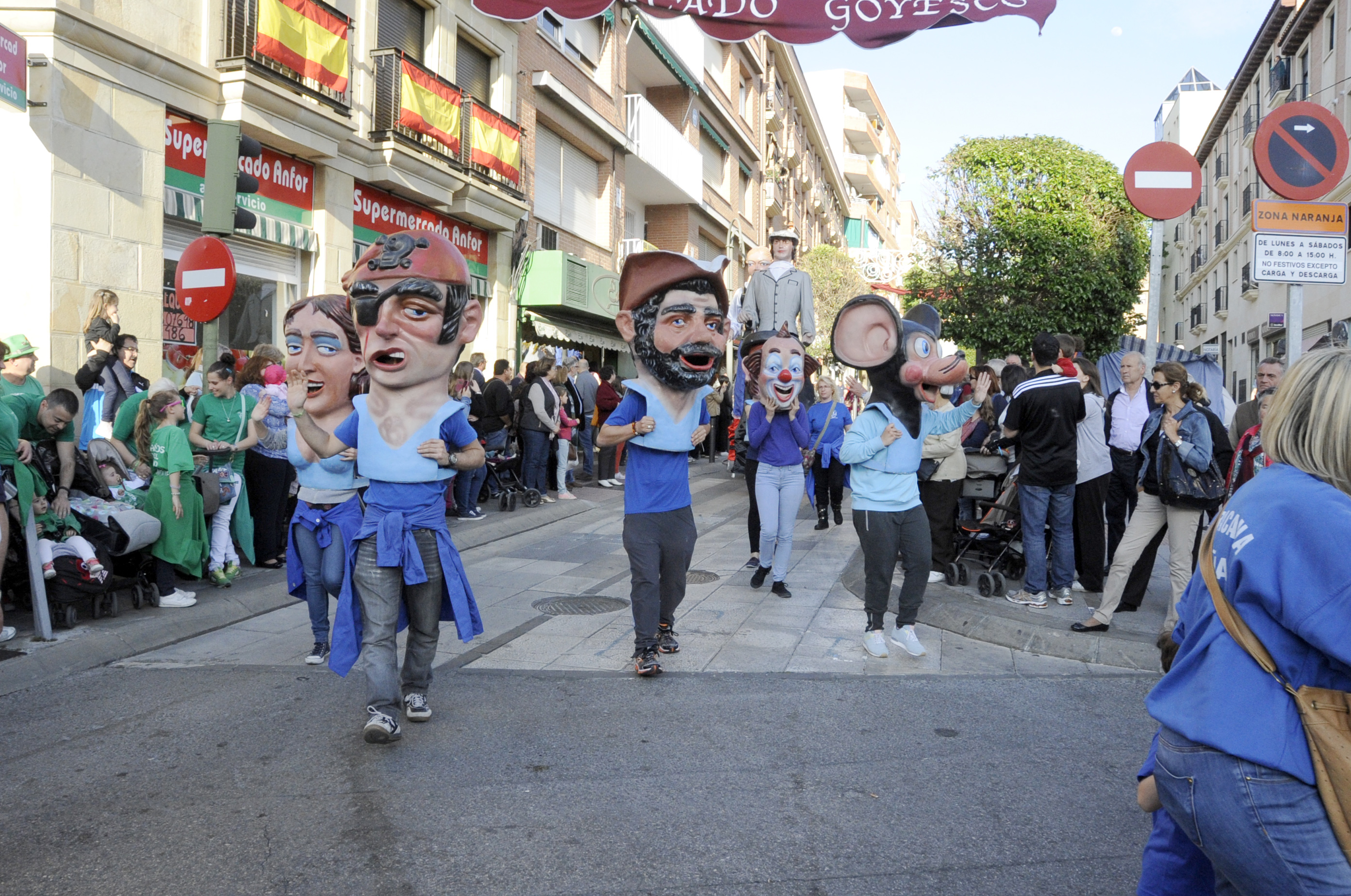 PEÑERO, GIGANTES Y CABEZUDOS 110p