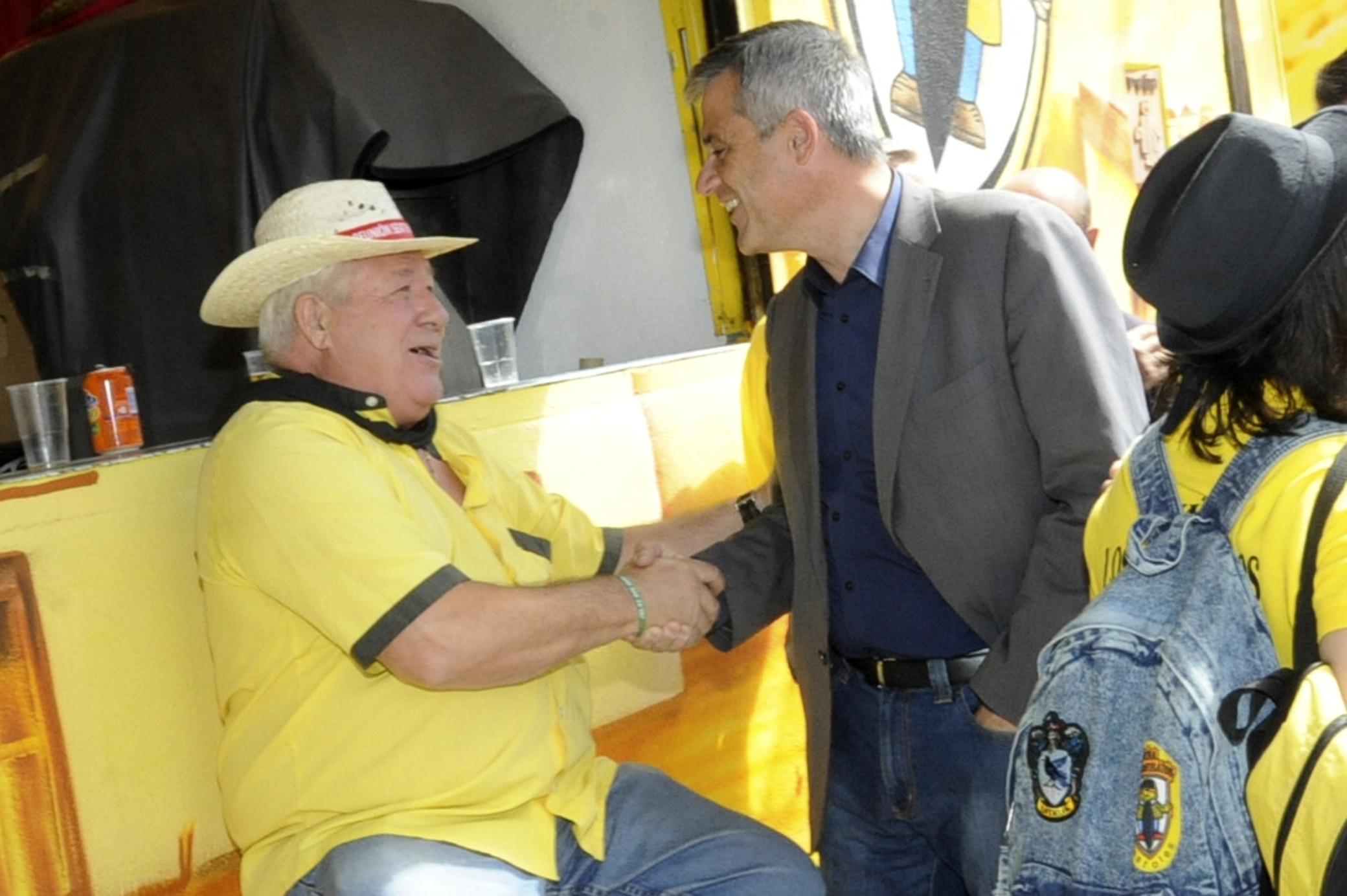 Comida en la peña Los Corbatos 1