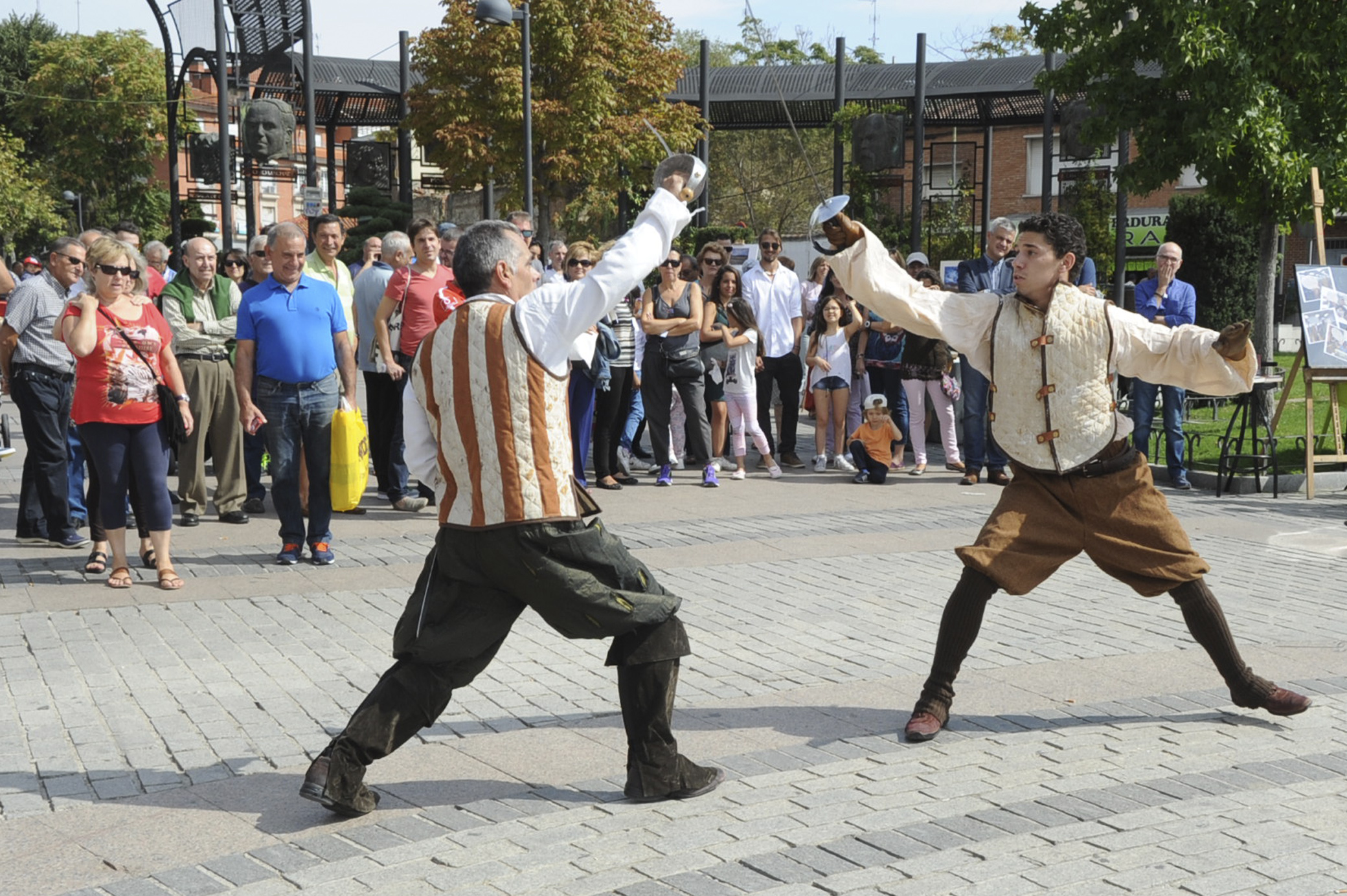 Alcalde visita Expocultura 12