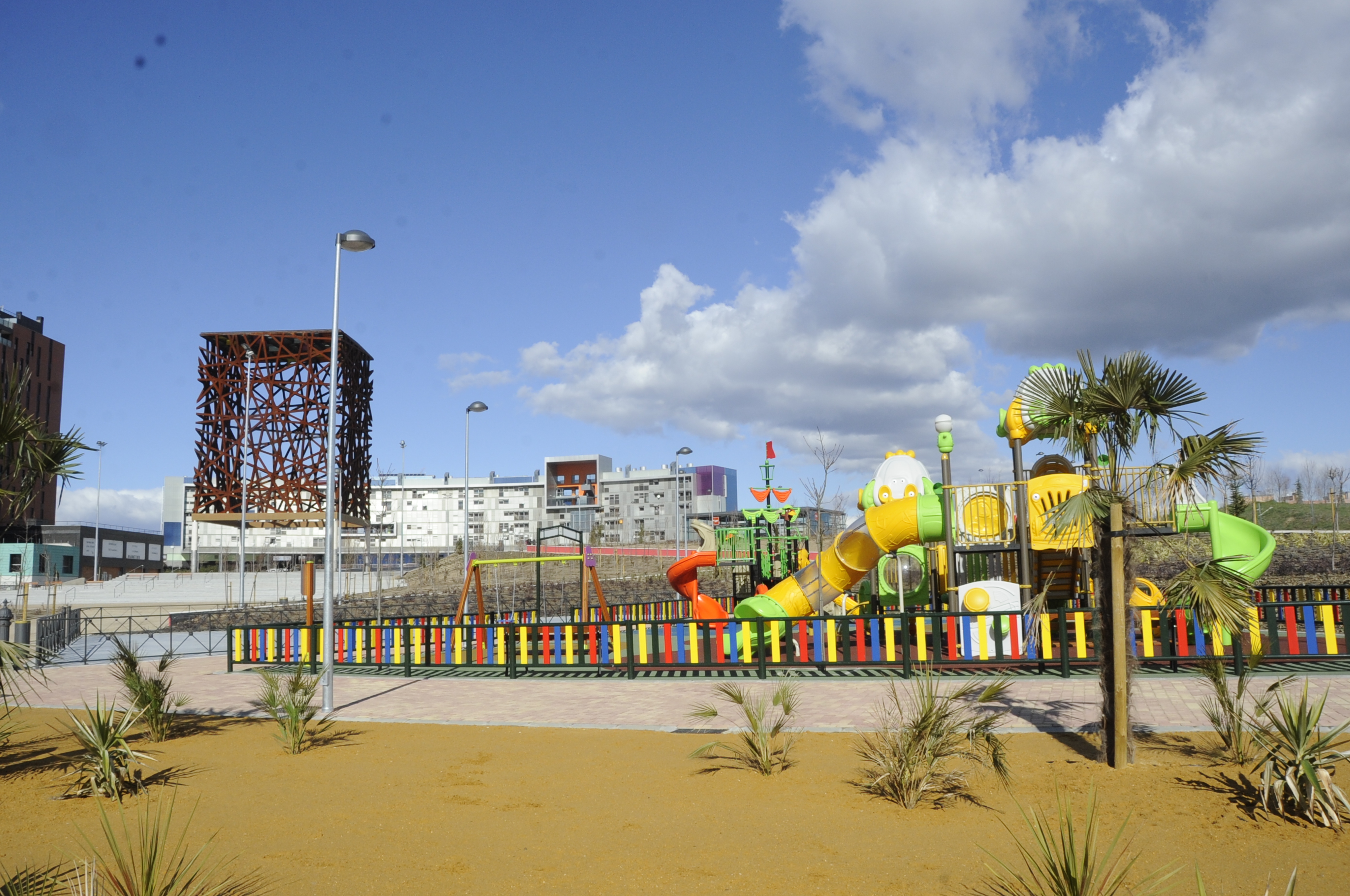 Plaza del Sol parques infantiles