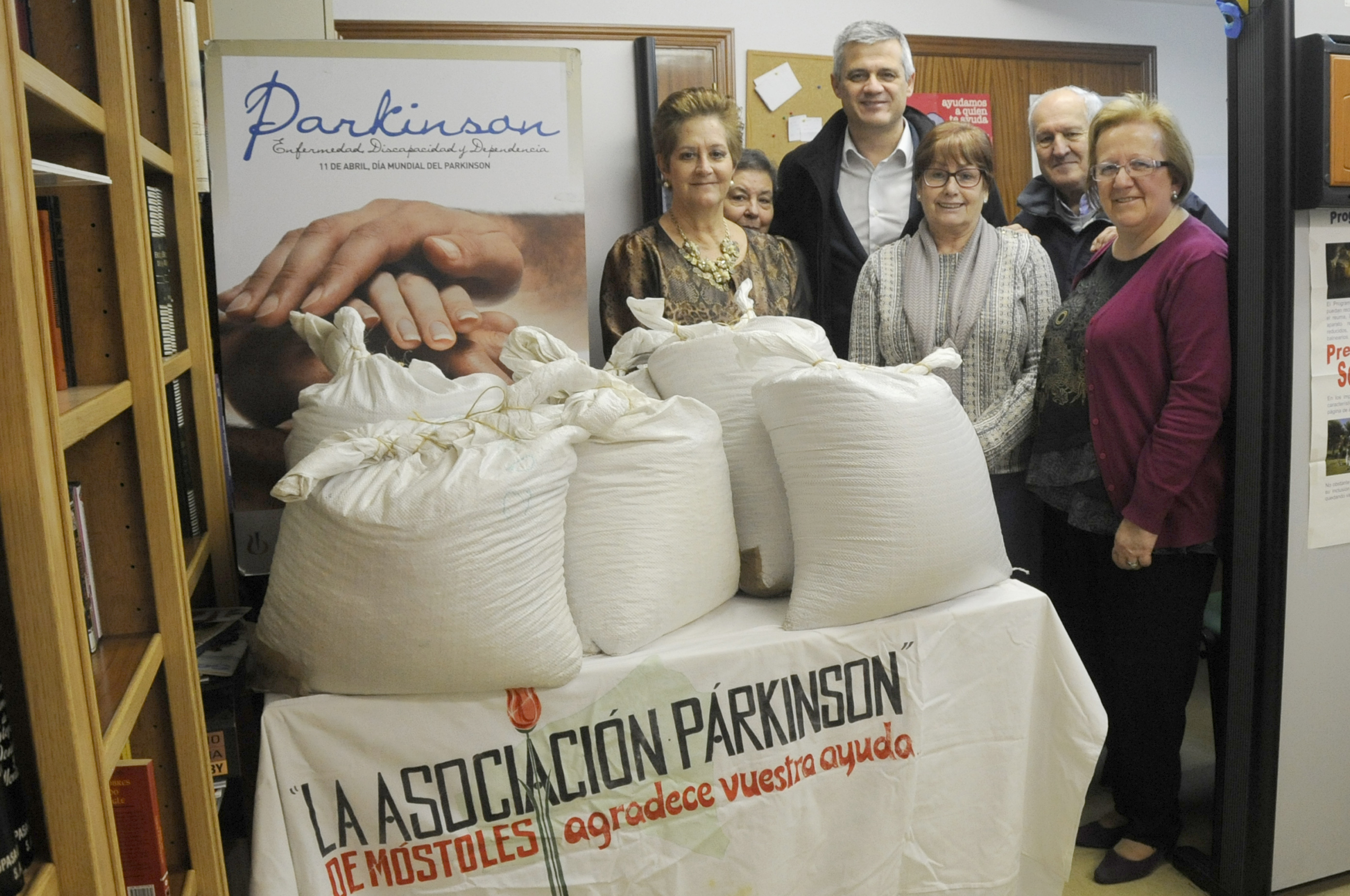 Asoc Parkinson dona legumbres 1