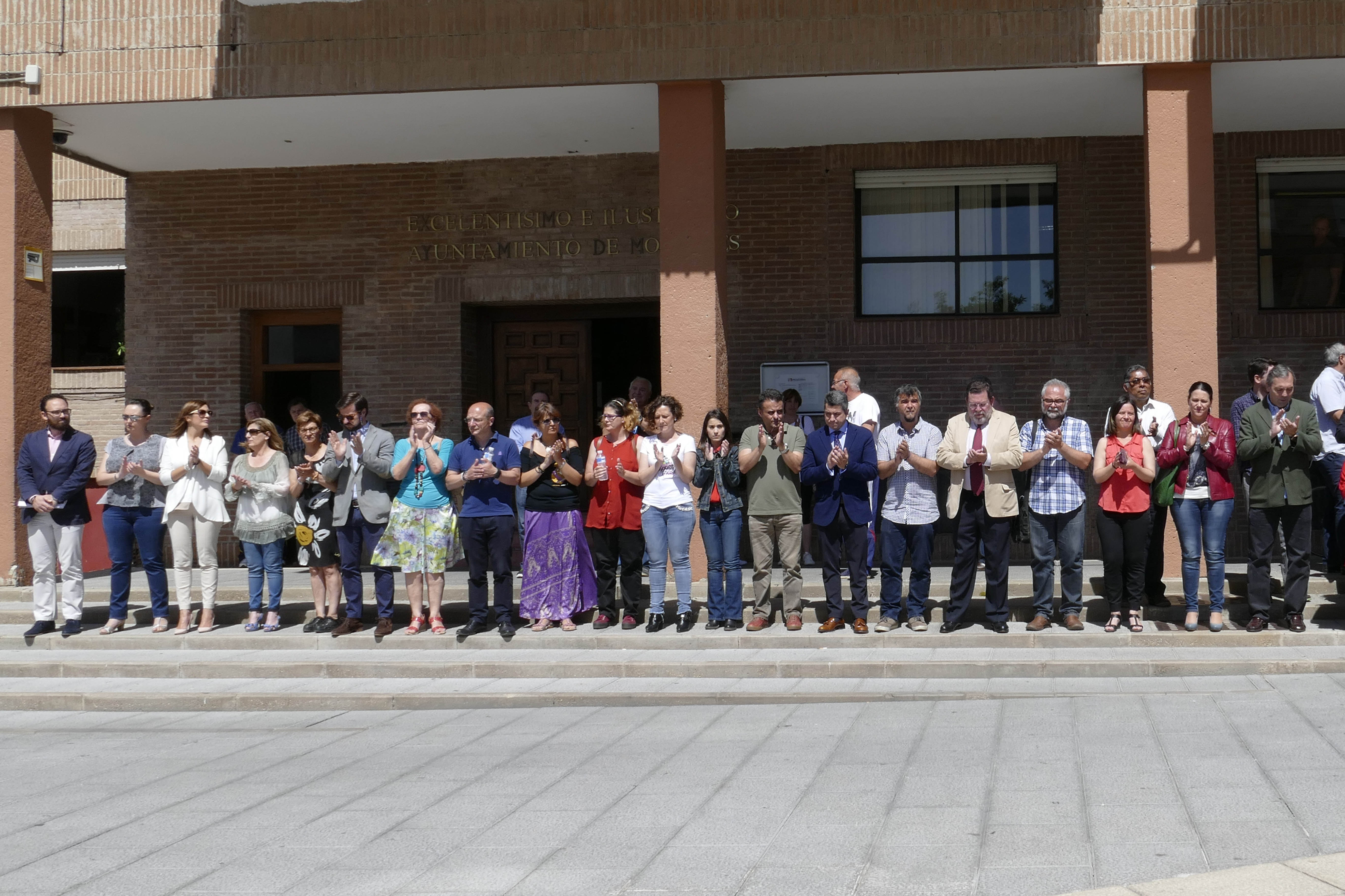 Minuto de silencio por el atentado de Manchester 1