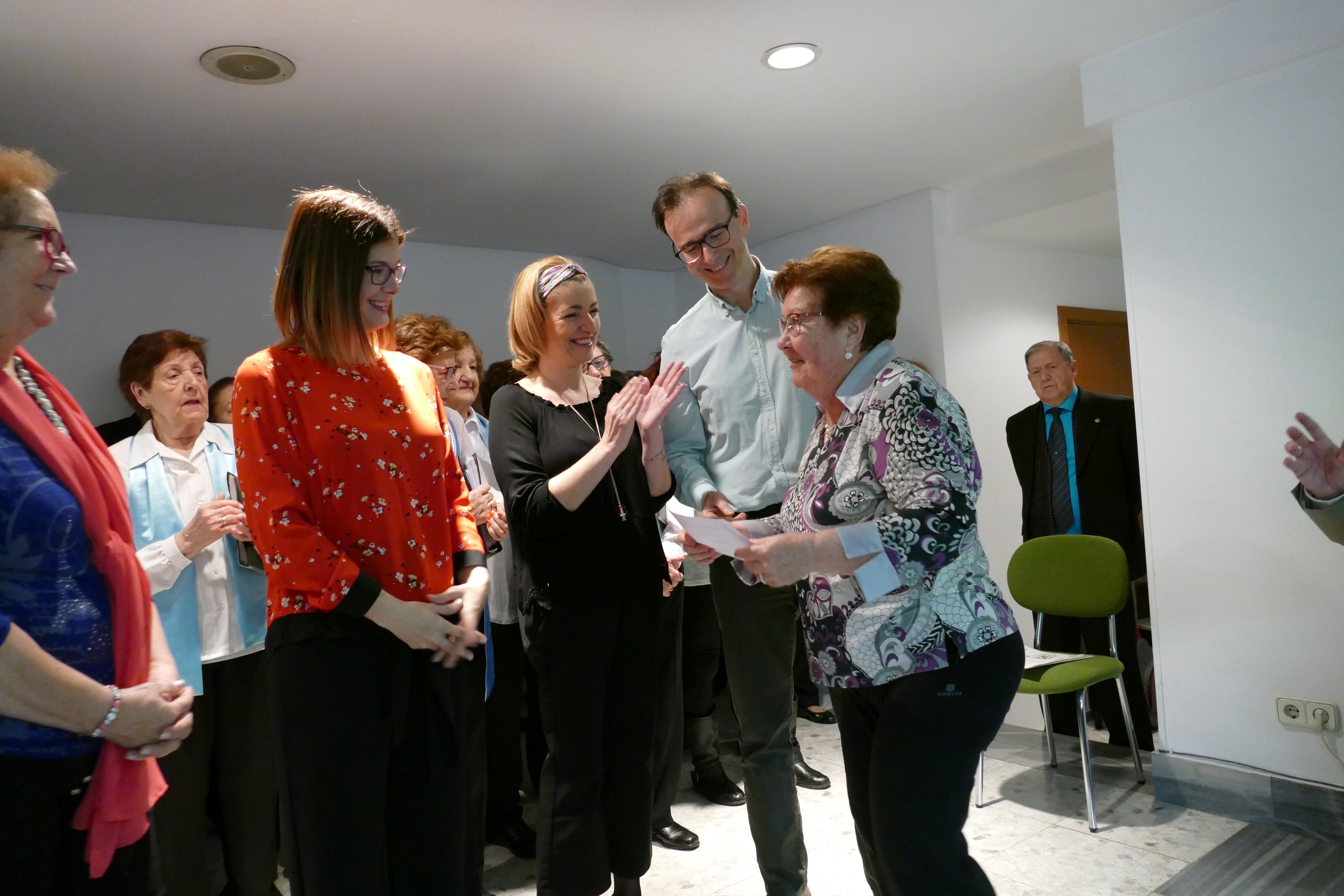 Entrega de diplomas Escuela Abuelos y Abuelas