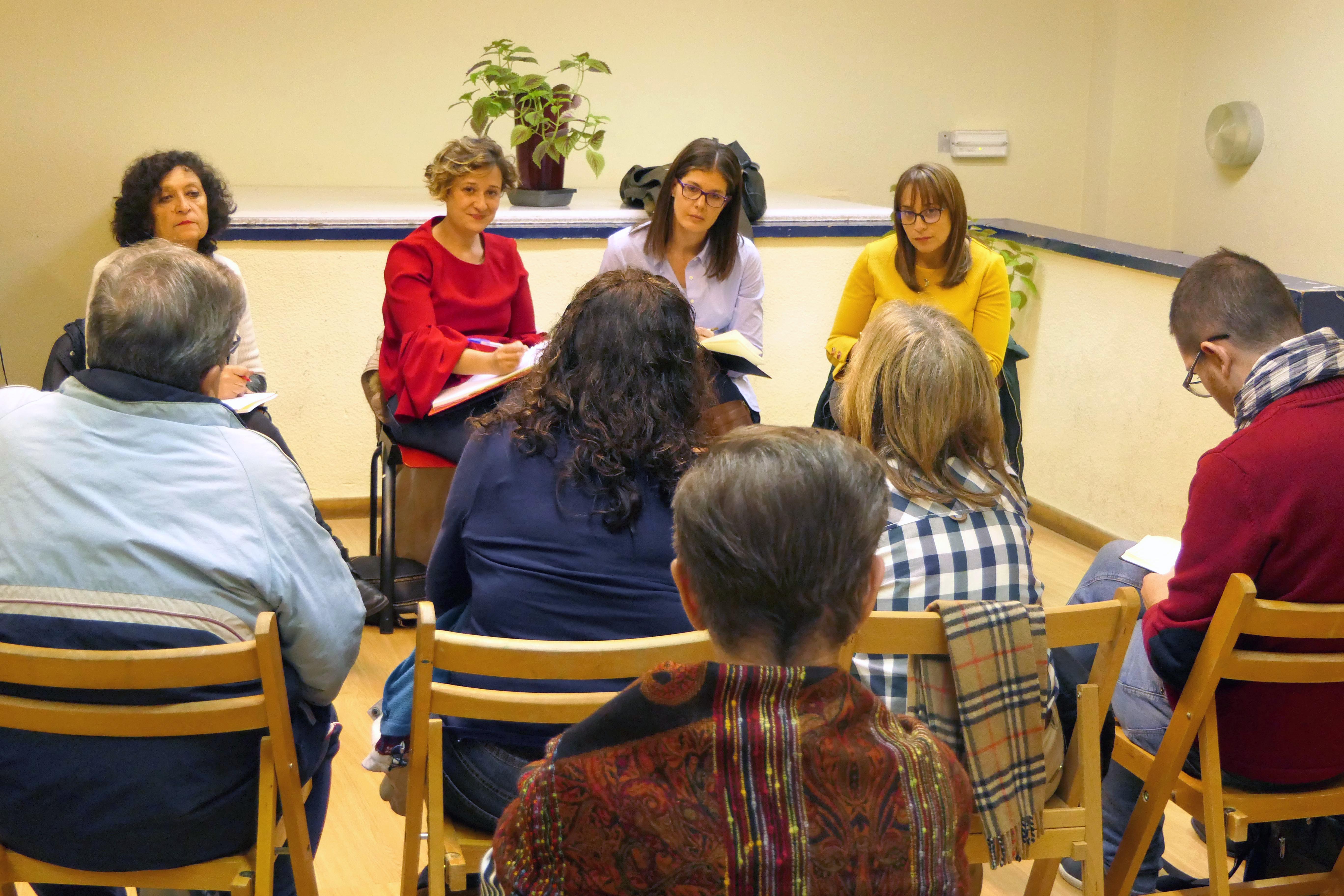 Encuentros directos con 300 vecinas y