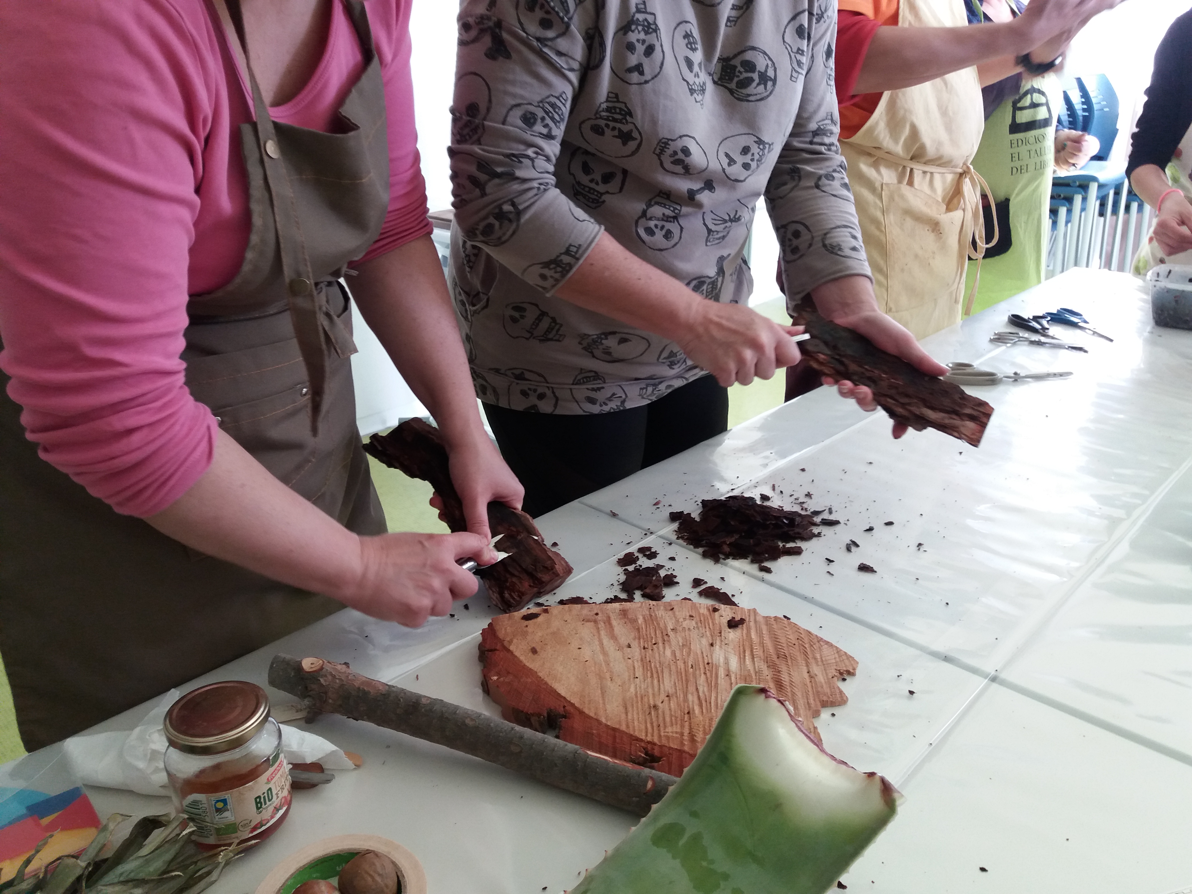 foto 1_TALLER PAPEL ARTESANAL_CARLOS MENESES