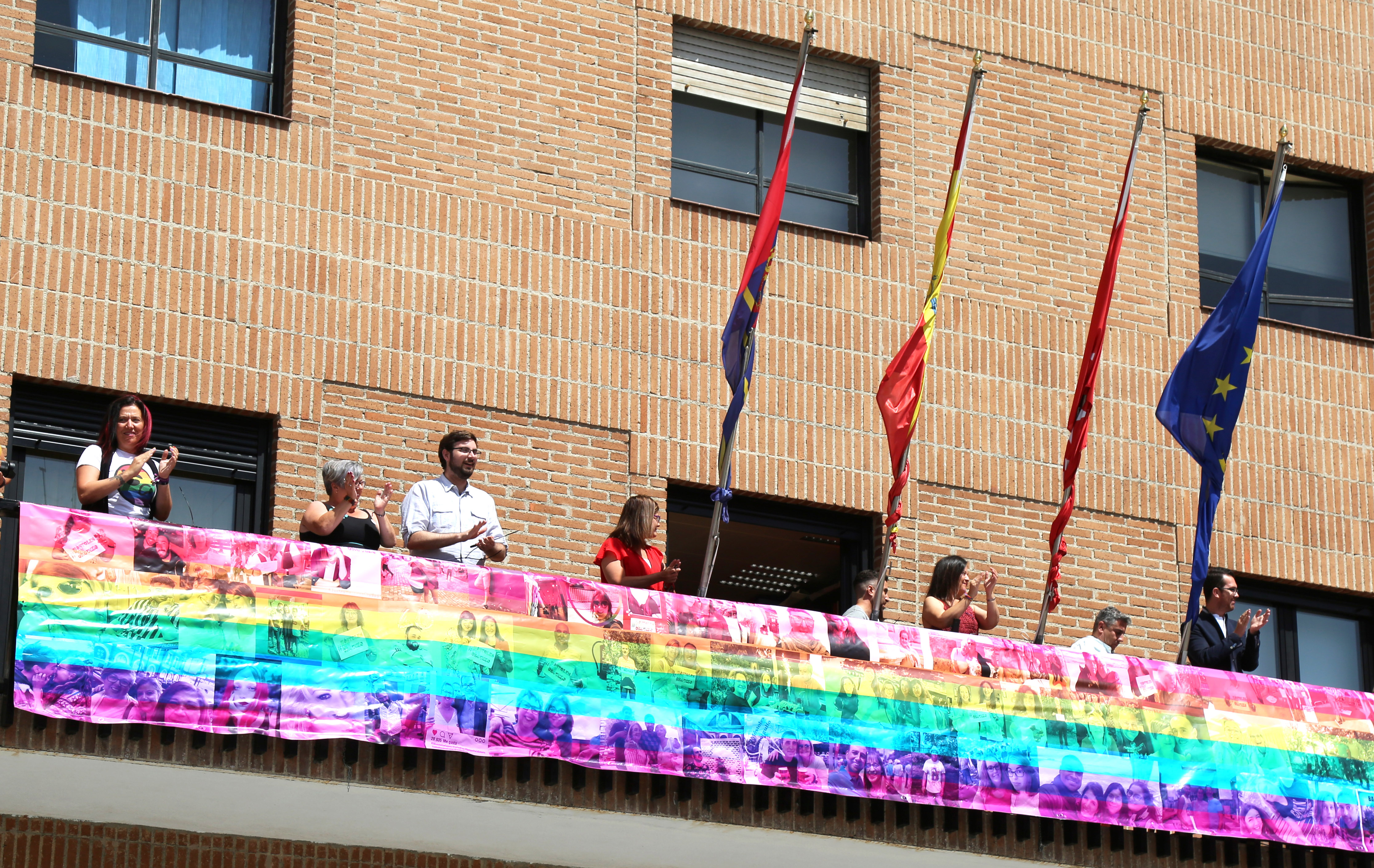 Despliegue bandera LGTB