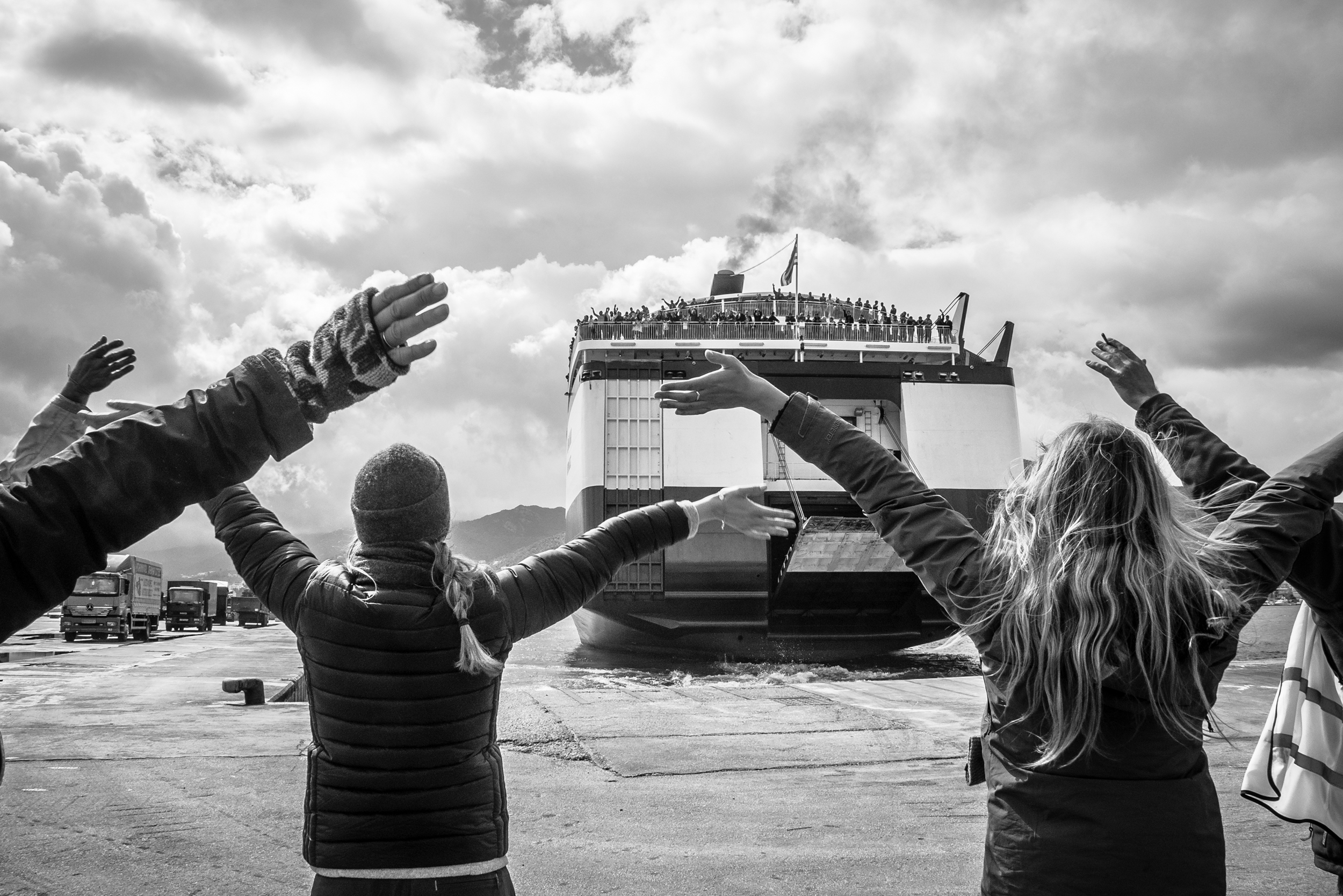 Voluntarios se despiden de refugiados 1